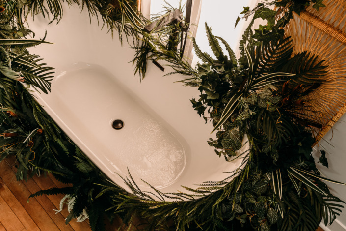 Bath Tub Decor in Main Room Rental at MI Studio Space, Photography studio rental. www.minasphoto.com