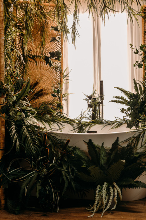 Bath Tub Decor in Main Room Rental at MI Studio Space, Photography studio rental. www.minasphoto.com