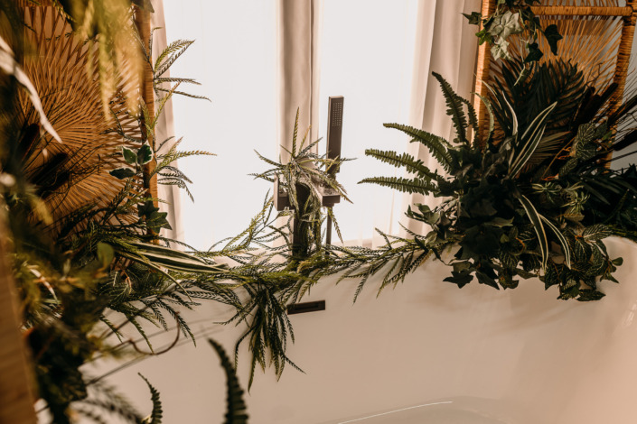 Bath Tub Decor in Main Room Rental at MI Studio Space, Photography studio rental. www.minasphoto.com